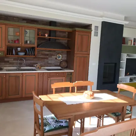 Bee 3* فراسكاتي