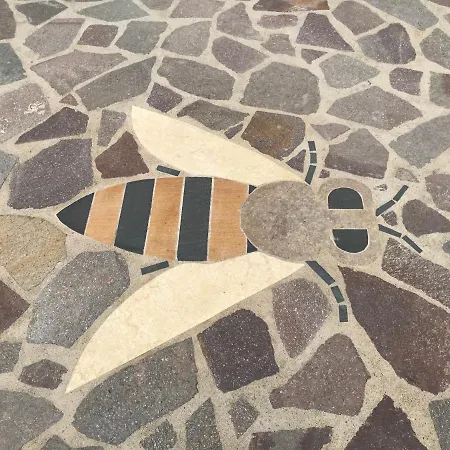 Bee 3* Фраскати