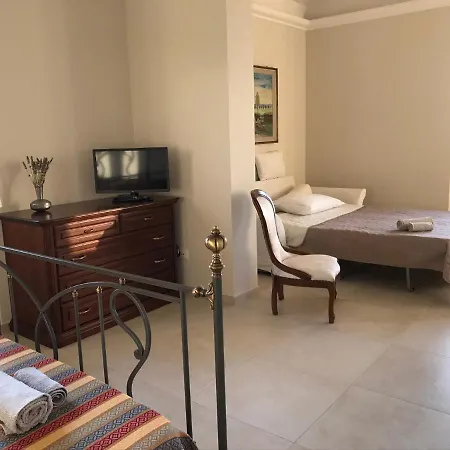 Bee 3* فراسكاتي