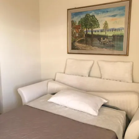 Bee 3* فراسكاتي