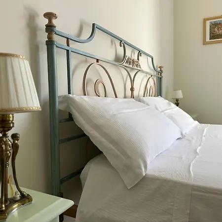 Bee Bed & Breakfast 3*